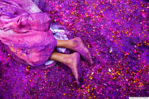 인도 홀리축제에는 수만 가지의 색이 있다(사진)
