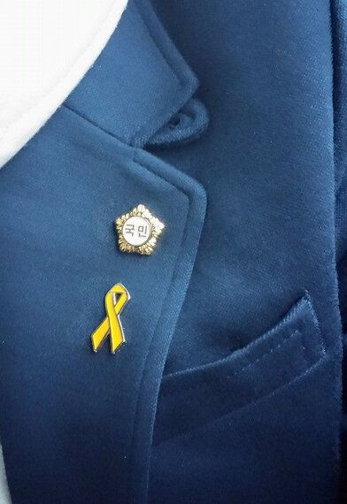 미래에서 떠내려온 난민의 생명은 국회의원에게 달려있다.