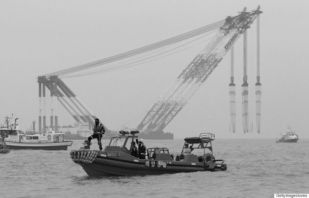 해경 승객이 배 안에 있다 세월호 교신내역 조작했다