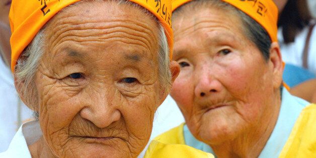위안부 피해자였던 박옥련 할머니가 2002년 집회에 참석한 모습. 박옥련 할머니는 2011년 별세했다.