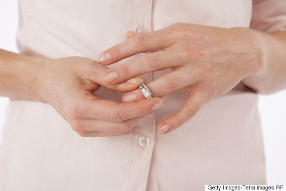 어떻게 나는 클로짓 게이와 결혼한 뒤 고통스러운 결혼에서 탈출했는가