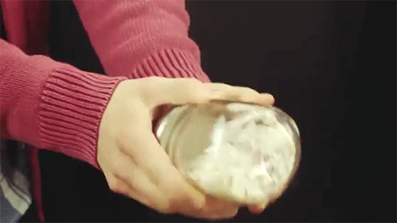 마늘 한 쪽의 껍질을 20초만에 까는 방법(동영상)