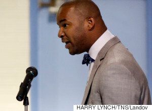 미국의 한 교사가 왕따당하는 게이 학생을 위해 게이 동화를 읽어주다