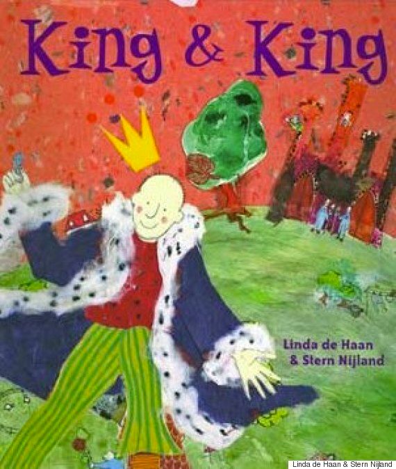 미국의 한 교사가 왕따당하는 게이 학생을 위해 게이 동화를 읽어주다