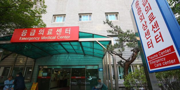 국내에서 세 번째 '중동호흡기증후군(메르스)' 감염자가 발생한 21일 오후 감염 환자가 입원하고 있는 서울시내 병원 응급실의 모습.