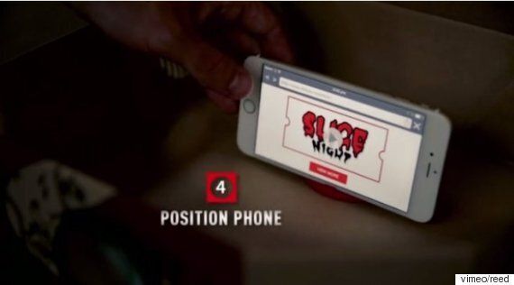 피자헛의 종이박스로 영화를 볼 수 있다(동영상)