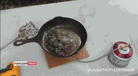 액체 금속에 콜라를 부으면 ‘고흐'의 그림이 나타난다(동영상)