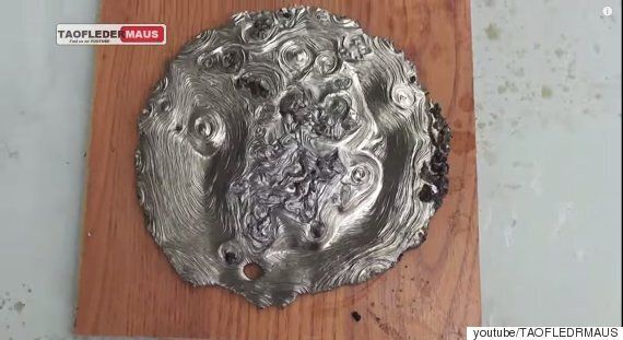 액체 금속에 콜라를 부으면 ‘고흐'의 그림이 나타난다(동영상)