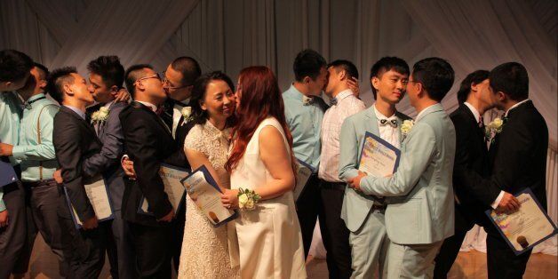 알리바바, 중국 LGBT 커플들을 LA 웨스트 할리우드에서 결혼시키다!(사진)