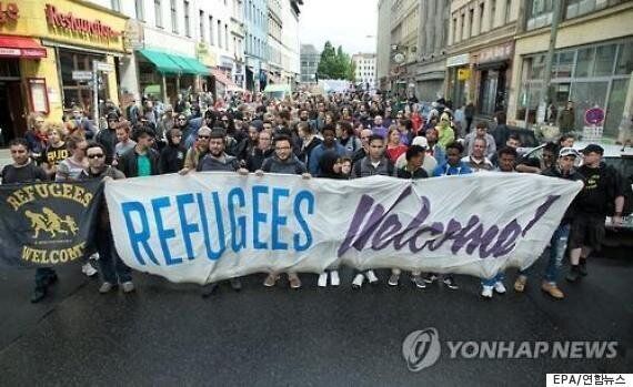 '세계 난민의 날' 맞아 유럽 각국서 이민 찬반시위