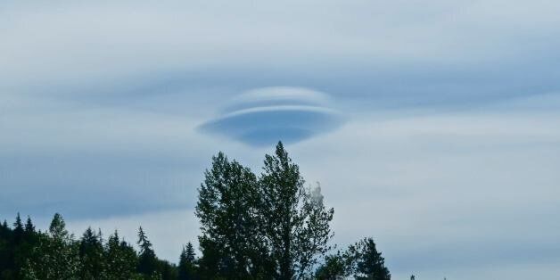 밥 월이 찍은 UFO 구름