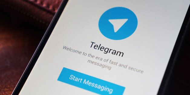 Foto di un Nexus 5 con l'applicazione Telegram