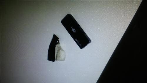 여대생 원룸 책상 밑에는 '몰카'가 설치돼 있었다(사진)