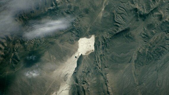 자동차로 그린 '우주로 보내는 메시지'는 어떻게 만들어졌을까