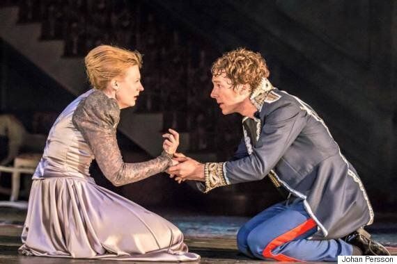 베네딕트 컴버배치가 연기하는 '햄릿' 공식 스틸 공개!(사진)