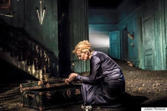 베네딕트 컴버배치가 연기하는 '햄릿' 공식 스틸 공개!(사진)