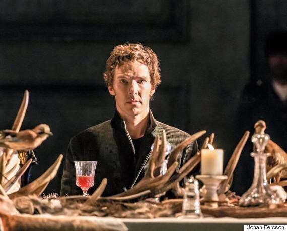 베네딕트 컴버배치가 연기하는 '햄릿' 공식 스틸 공개!(사진)