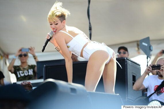 월마트에서 판매하는'야한춤' 추는 개인형(동영상)