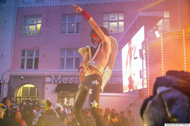 '2015년 에어 기타 월드 챔피언쉽'은 이런 광경이다(사진, 동영상)