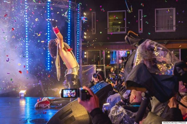 '2015년 에어 기타 월드 챔피언쉽'은 이런 광경이다(사진, 동영상)