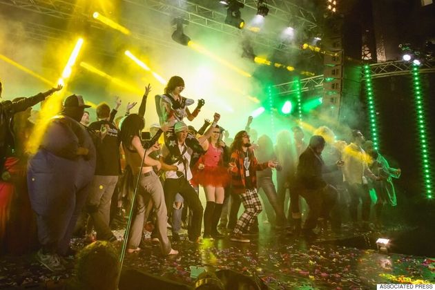 '2015년 에어 기타 월드 챔피언쉽'은 이런 광경이다(사진, 동영상)