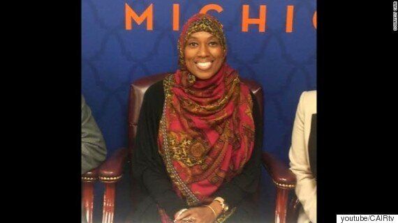 알코올 서빙을 거부했다는 이유로 정직당한 무슬림 승무원(동영상)