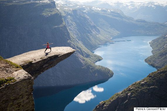 노르웨이 트롤퉁가 절벽에서 셀카 찍던 학생이 떨어져 죽다