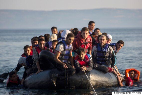 바다를 건너는 난민들, 그렇게 돈을 버는 사람들(르포)