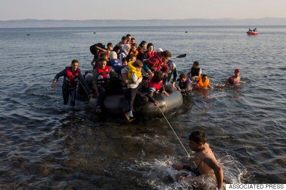 바다를 건너는 난민들, 그렇게 돈을 버는 사람들(르포)