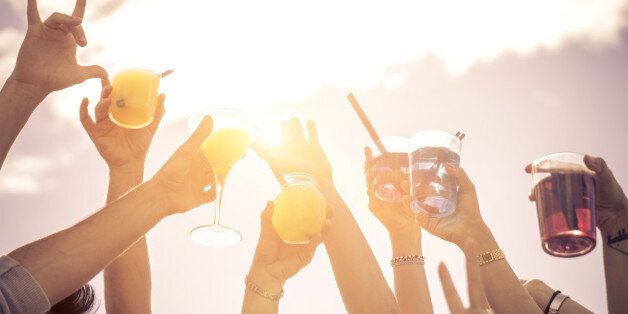 당신이 몰랐던 전 세계 술자리 예절 4