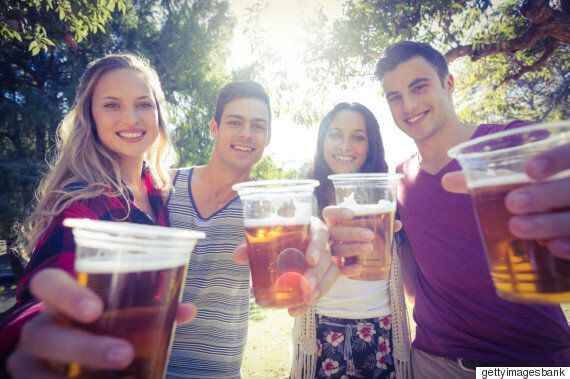 당신이 몰랐던 전 세계 술자리 예절 4