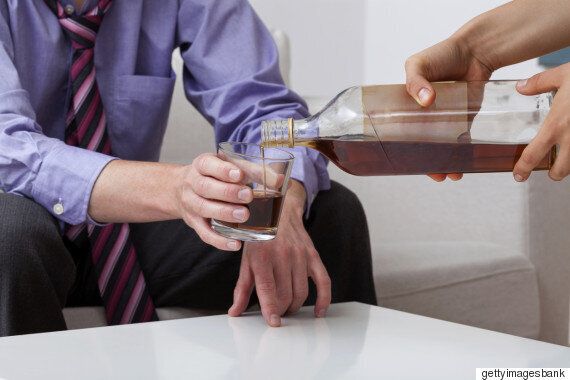 당신이 몰랐던 전 세계 술자리 예절 4