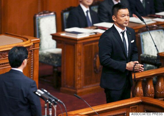 의회를 장례식장으로 만든 일본의 배우 출신 참의원(사진, 동영상)