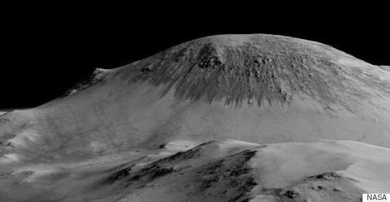 NASA, 화성에서 액체 상태의 물이 흐른다는 증거를 발견하다