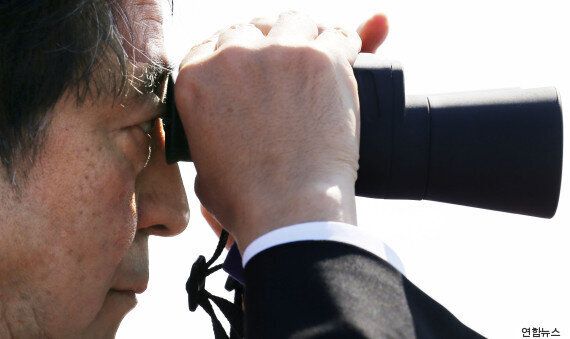 아베, 일본 총리 최초로 미국 항공모함 탑승(사진)