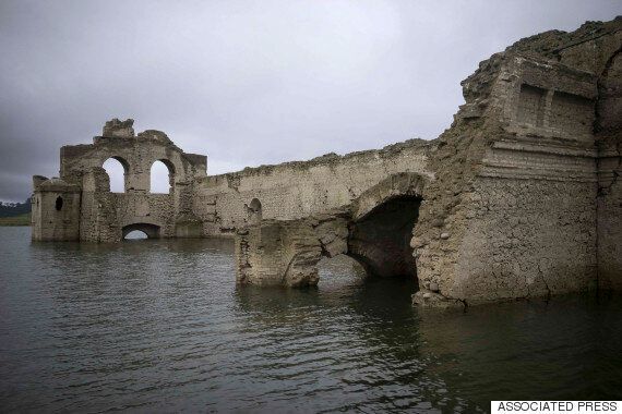 450년 된 교회가 마침내 그 모습을 드러낸 이유(사진, 동영상)