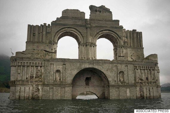 450년 된 교회가 마침내 그 모습을 드러낸 이유(사진, 동영상)