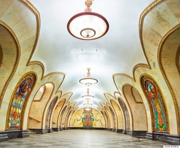 모스크바의 지하철역 내부는 그 자체로 하나의 예술이다(사진)