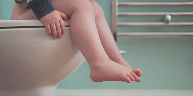 남의 집에서 변기가 막혔을 때 살아남는 법