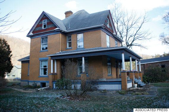 영화 '양들의 침묵' 속 2층집이 매물로 나왔다