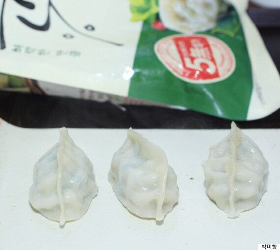 냉동왕교자만두 5개 제품을 비교 시식했다