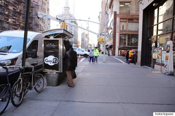 뉴욕 한복판에 설치된 '자위행위' 부스(사진, 동영상)