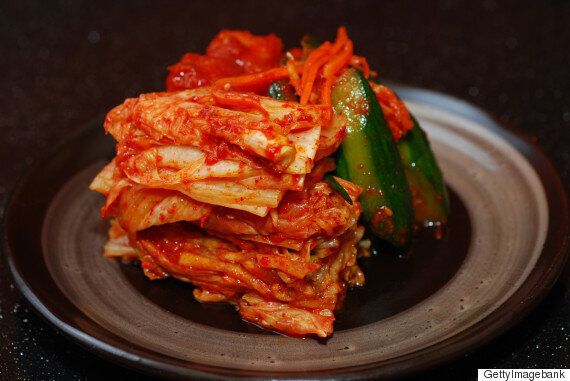 외국 유명인에게 기자들은 정말 '김치를 좋아하냐'고 물어볼까?