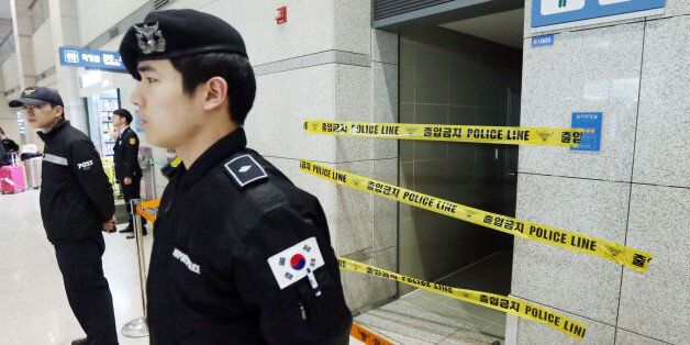 경찰, '인천공항 폭발물 의심물체' 화장실에서 지문 채취