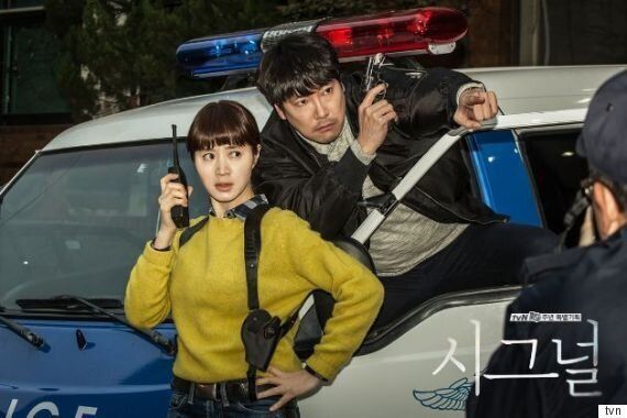 [TV톡톡] '시그널' 조진웅·김혜수, 러브라인인 듯 아닌 듯