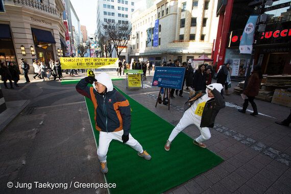 왜 명동 한복판에서 아웃도어 재킷을 벗어던졌나