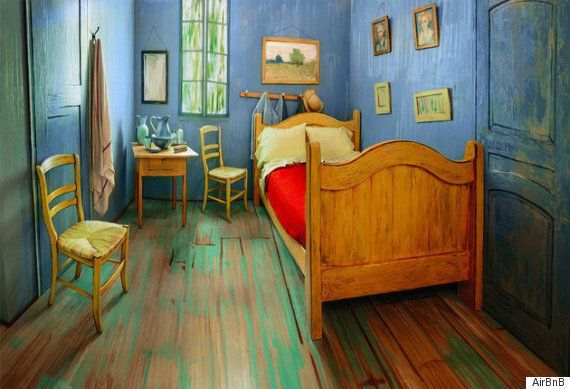 실제로 재현된 반 고흐의 '침실'을 에어비앤비에서 예약할 수 있다