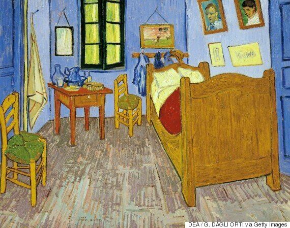 실제로 재현된 반 고흐의 '침실'을 에어비앤비에서 예약할 수 있다