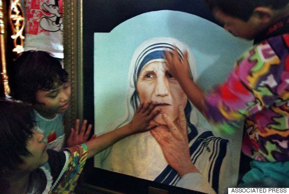 테레사 수녀는 성인이 아니었다