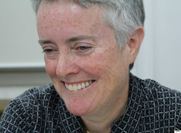 [허핑턴포스트 인터뷰] 경제학 교수 리 배지트는 동성결혼 법제화는 국가 경제에 좋은 영향을 미친다고 말한다